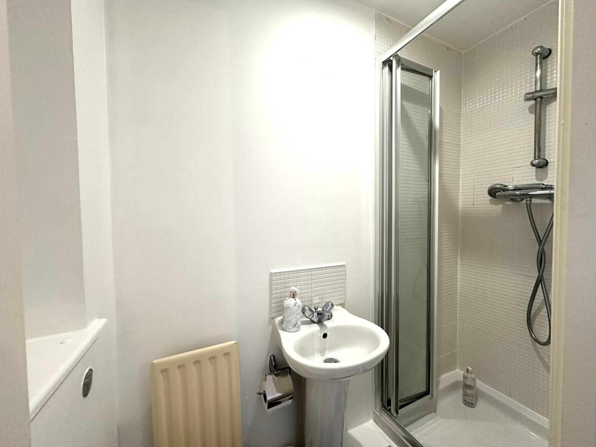 Private Room With En-Suite And Parking In Shared Flat Glasgow Kültér fotó